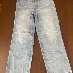 Universal Thread Men's Relaxed Fit Light Denim Jeans